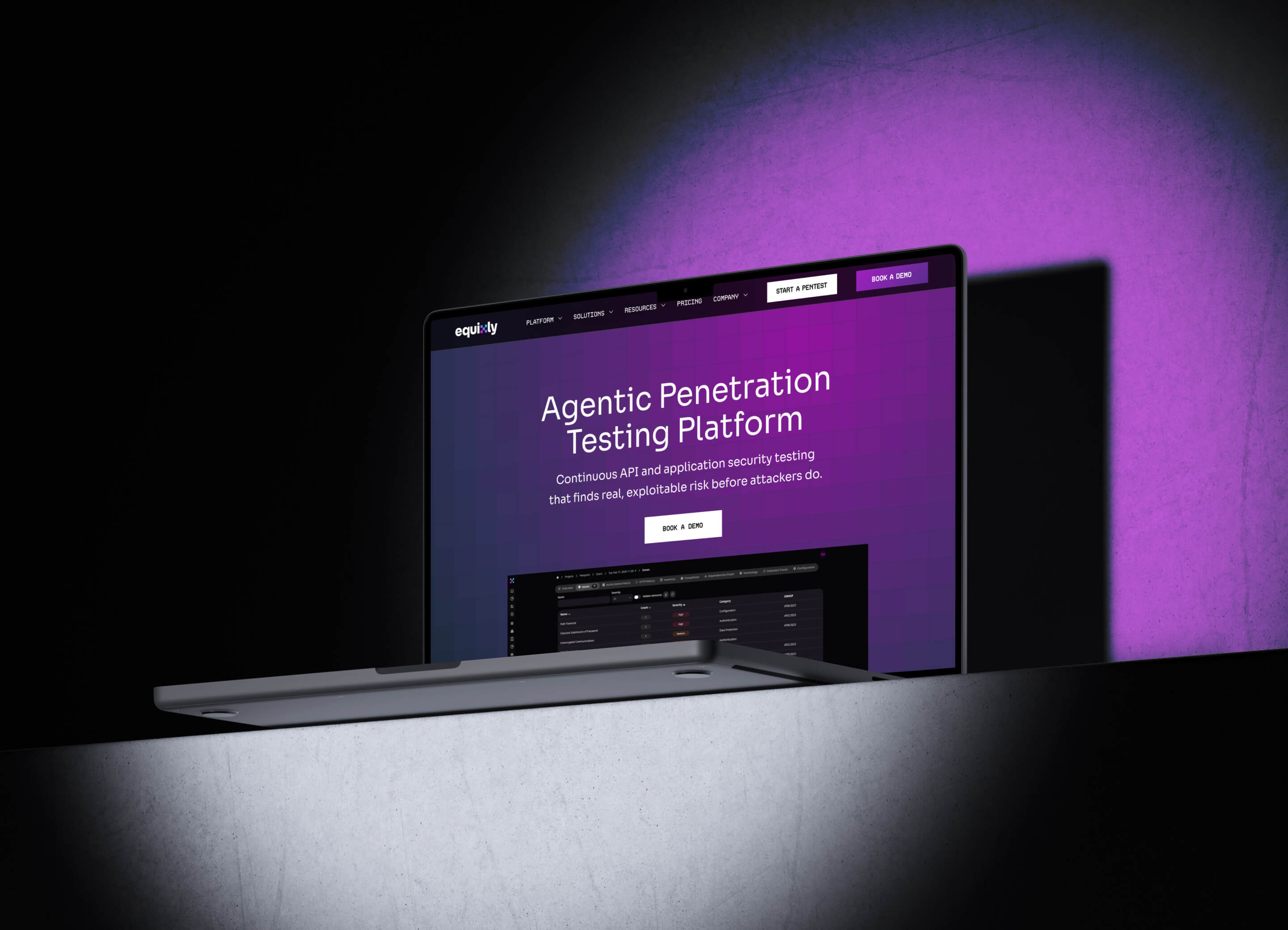 Laptop con la home page del sito Equixly e il claim “Agentic Penetration Testing Platform” su fondo viola.