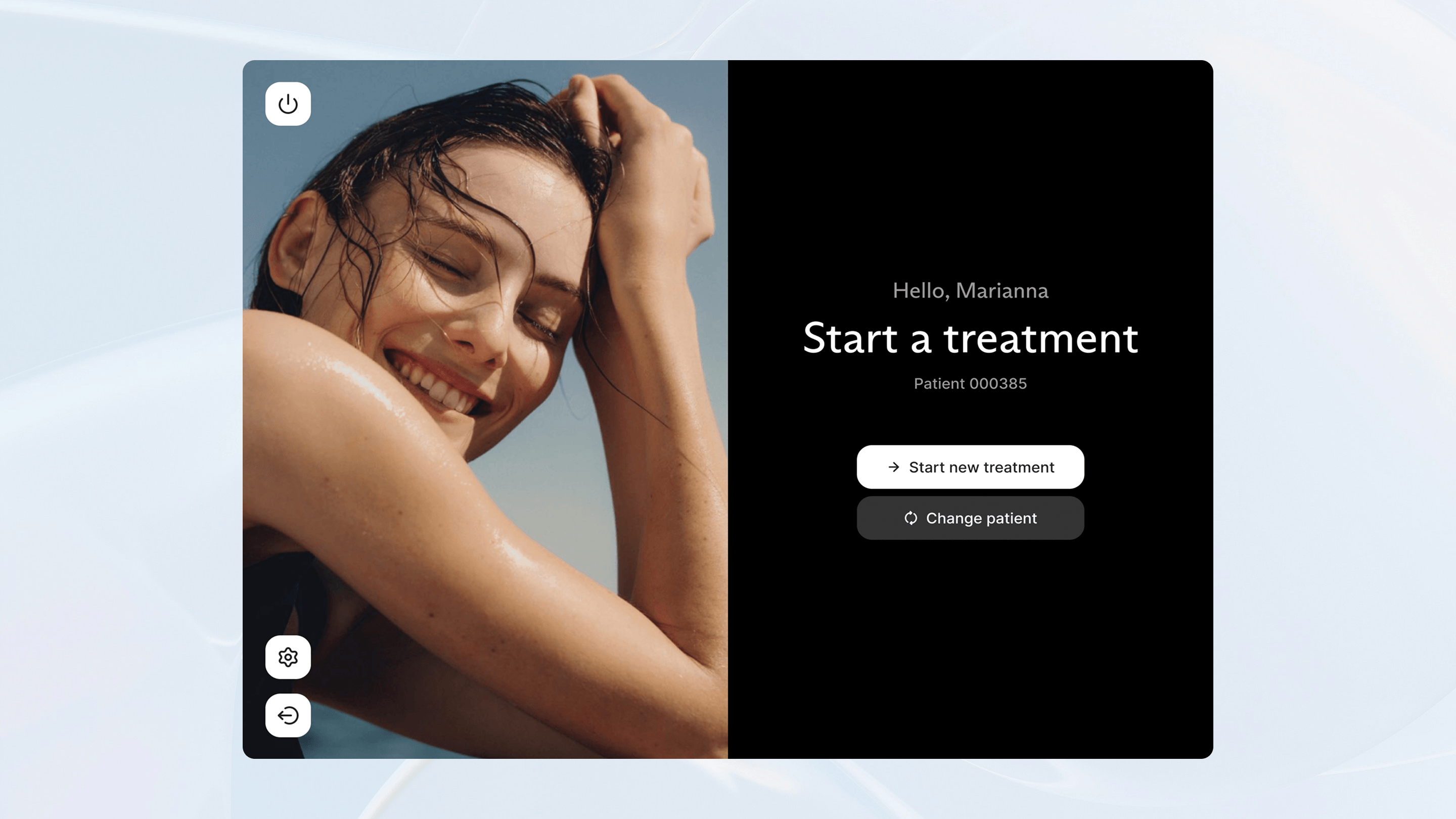 Start screen interface of a medical device for laser therapy. On the left, a photograph of a smiling woman with wet skin under natural light. On the right, a black user interface welcomes the doctor and shows two buttons to start a new treatment or change the patient.