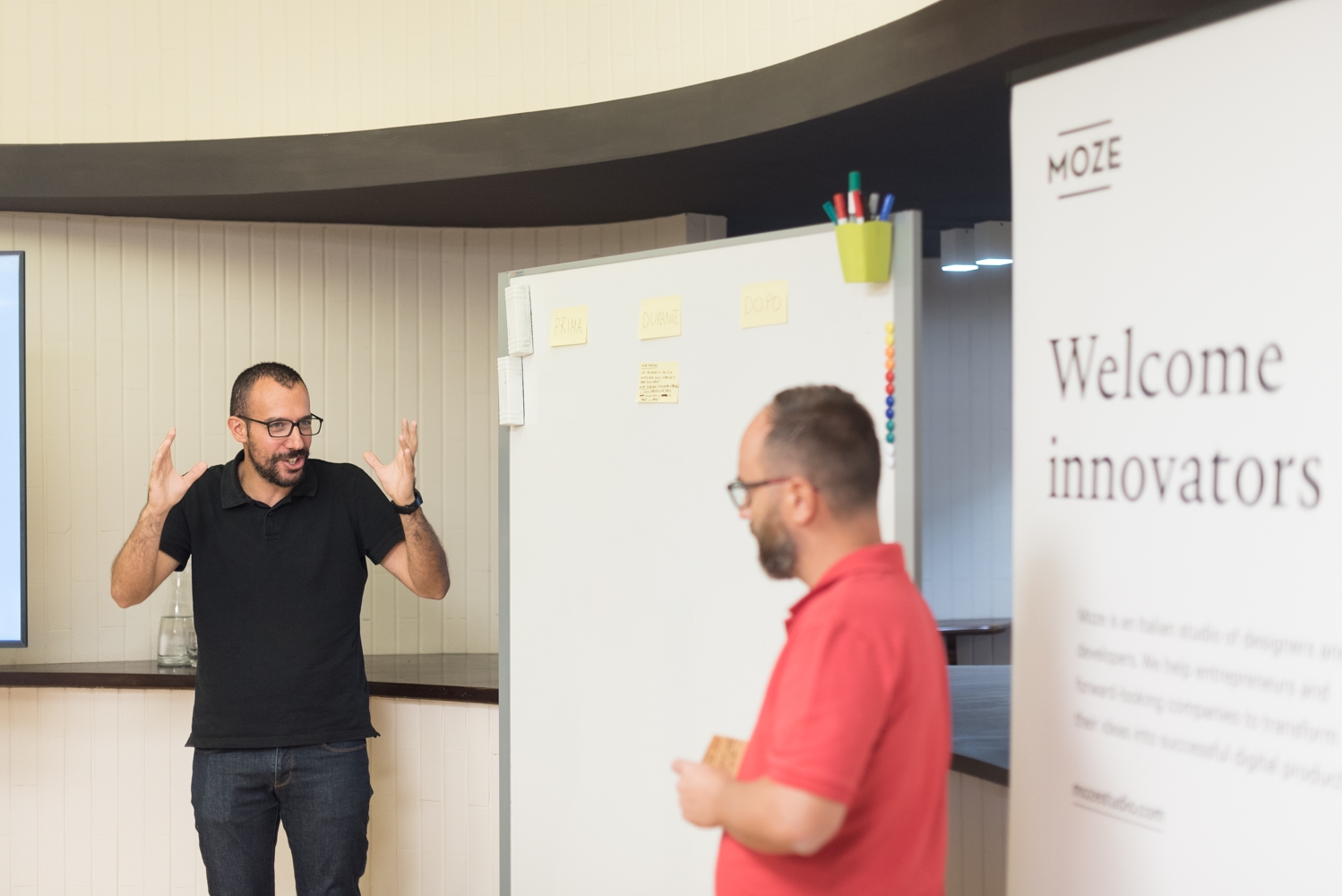Working session between the Moze team and a founder during a workshop.